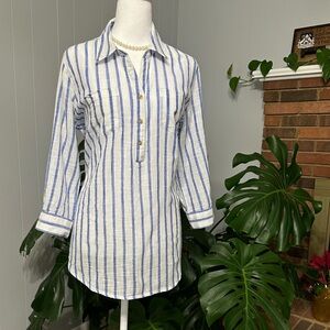 🛍️100% Cotton white with blue stripes and  half button shirt great condition